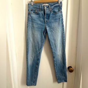 Levi's Wedgie Jeans. 👖